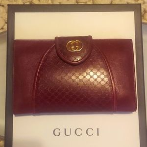 Perfect Gucci burgundy leather wallet vintage early 80's. EVC!